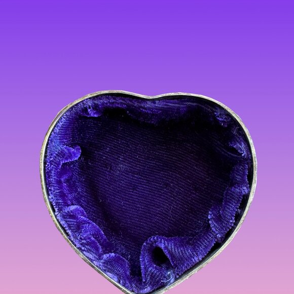 Heart-shaped box - Picture 4 of 4